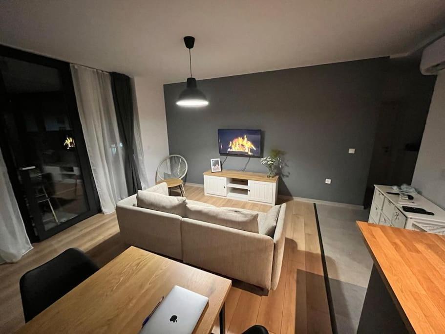 Sunlit Elegance Escape Apartment Varna Exteriör bild