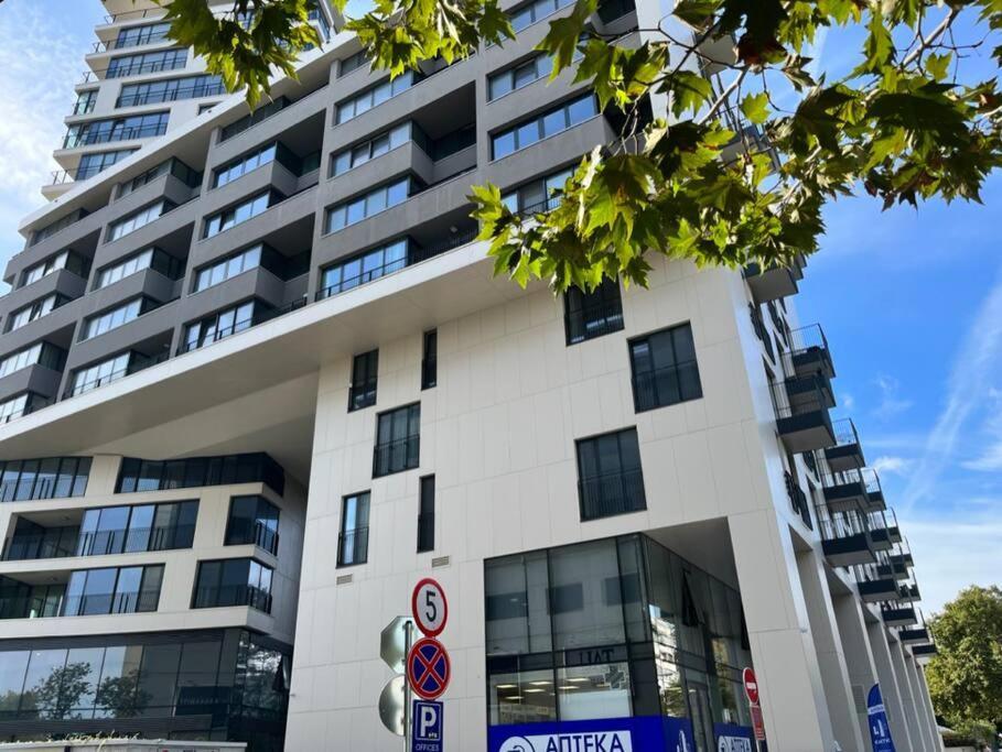 Sunlit Elegance Escape Apartment Varna Exteriör bild